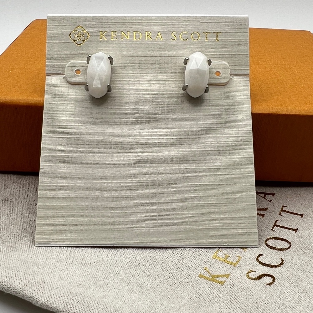 Kendra Scott Betty Silver Stud Earrings In Ivory Pearl